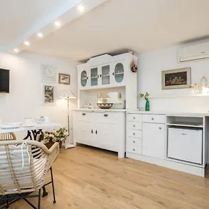 Charming At House Rustica With Terrace And Nearby Parking Appartamento Punat